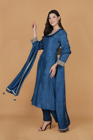 Women Embroidered Empire Aari Work Pure Silk Kurta with Trousers & With Dupatta