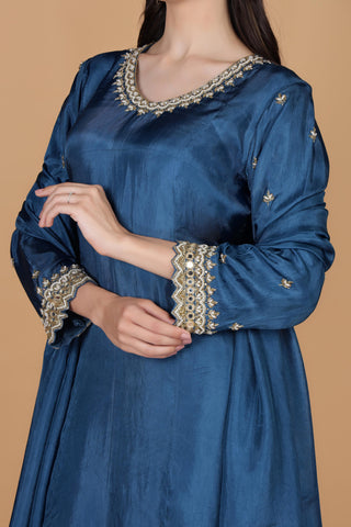 Women Embroidered Empire Aari Work Pure Silk Kurta with Trousers & With Dupatta